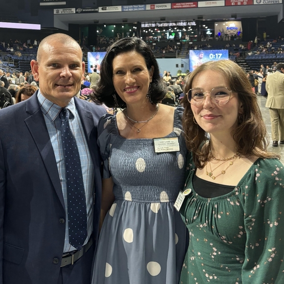 Meet your Posher, Danielle - Picture 2 of 5